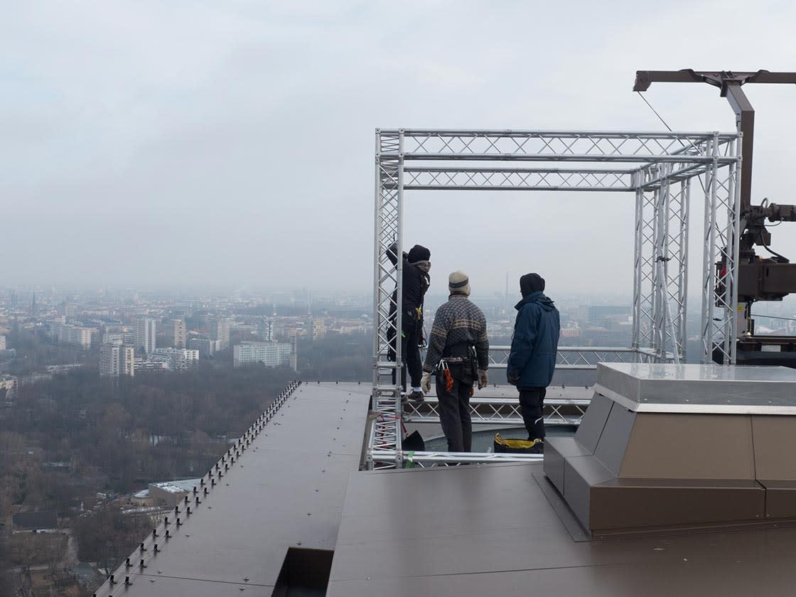 Traversenaufbau auf dem Dach des Waldorf Astoria